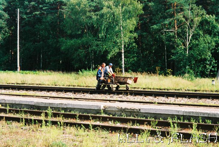 Strencis jäime ootama rongi et edasi Cesisesse sõita. Seekord jätsime Valmiera vahele. Siin siis miskid raudteetöölised.
