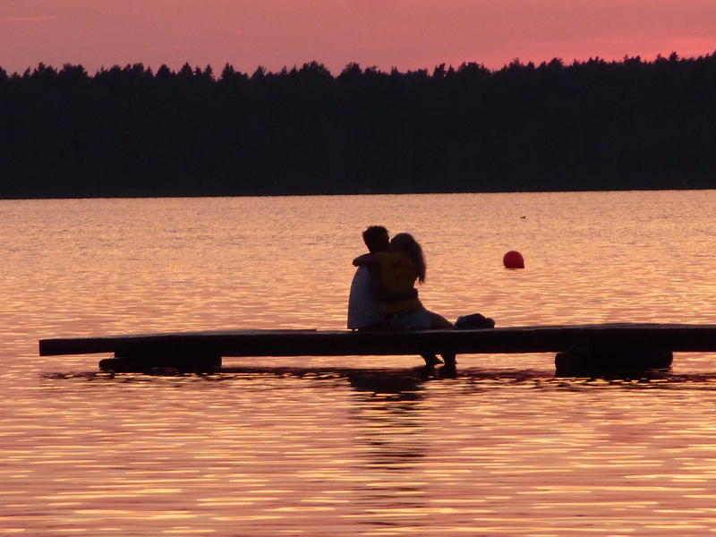 Võtmesõnad: päikeseloojang romantika järv purre